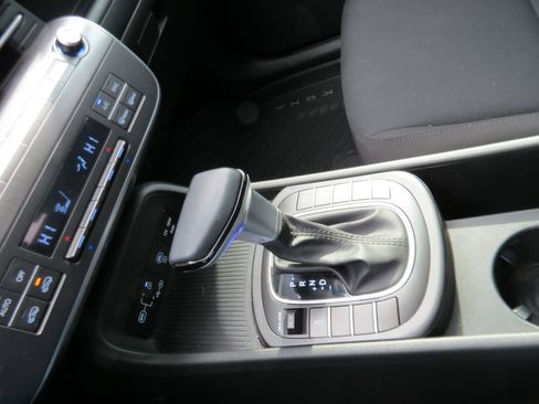 Used 2025 Hyundai Kona SEL image 16