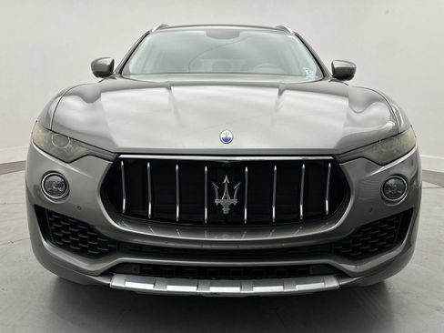 Used 2018 Maserati Levante GranLusso image 9