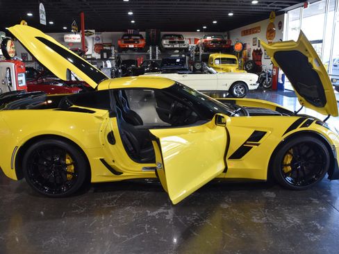 Used 2017 Chevrolet Corvette Grand Sport w/ Z07 Performance Package RWD image 17