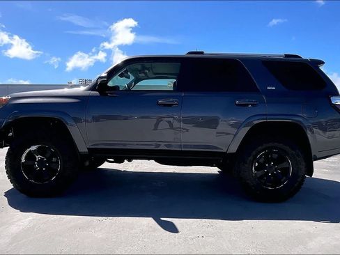 Used 2021 Toyota 4Runner SR5 Premium w/ Moonroof Package AWD/4WD image 3