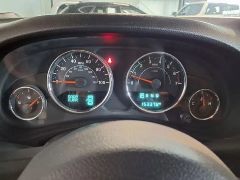 Used 2017 Jeep Wrangler Unlimited Sahara w/ Connectivity Group AWD/4WD image 25