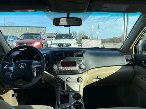 Used 2011 Toyota Highlander 2WD w/ Tech Pkg image 24