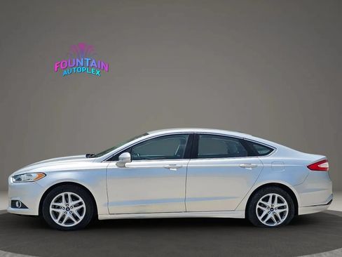 Used 2014 Ford Fusion SE w/ Equipment Group 202A FWD image 2