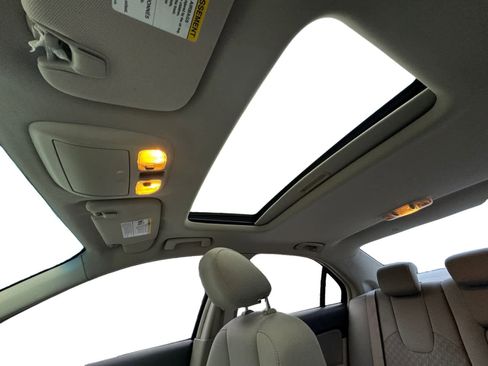 Used 2010 Ford Fusion SE image 4