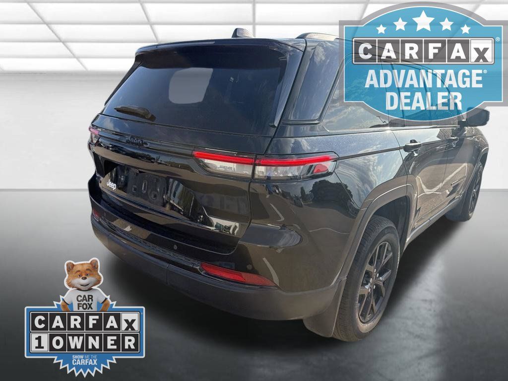 Used 2024 Jeep Grand Cherokee Altitude AWD/4WD image 2