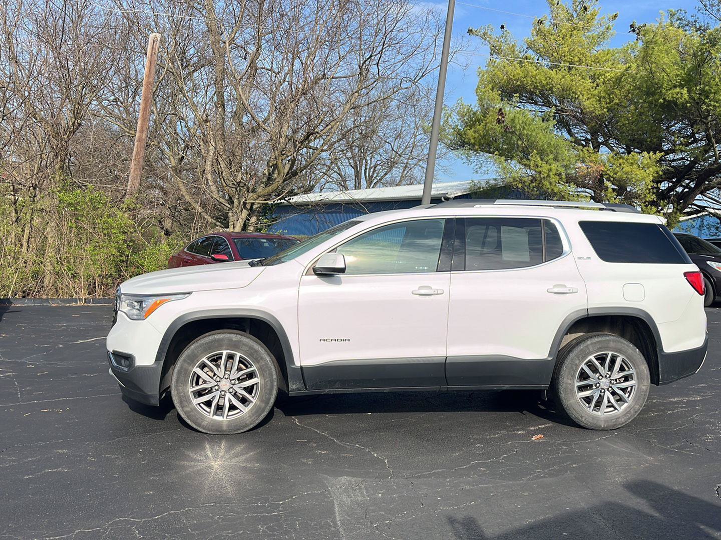 Used 2019 GMC Acadia SLE AWD/4WD image 2
