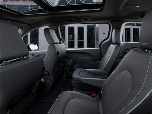 New 2027 Chrysler Pacifica Limited FWD image 23