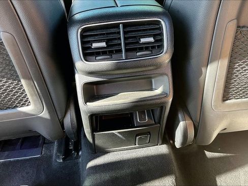 Used 2022 Mercedes-Benz GLE 350 4MATIC w/ Premium Package image 10