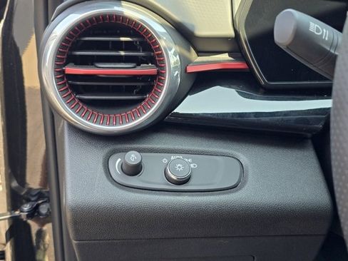 Used 2025 Chevrolet Trax RS w/ Driver Confidence Package image 20