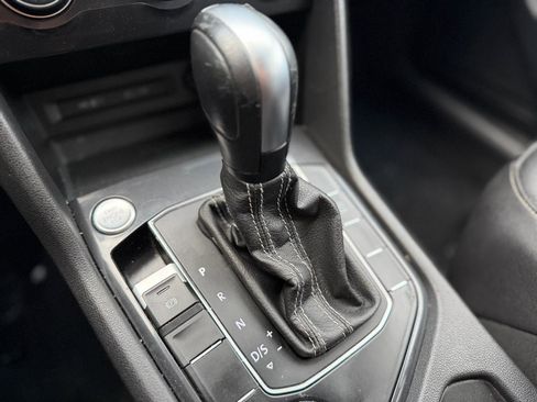 Used 2021 Volkswagen Tiguan SE image 21