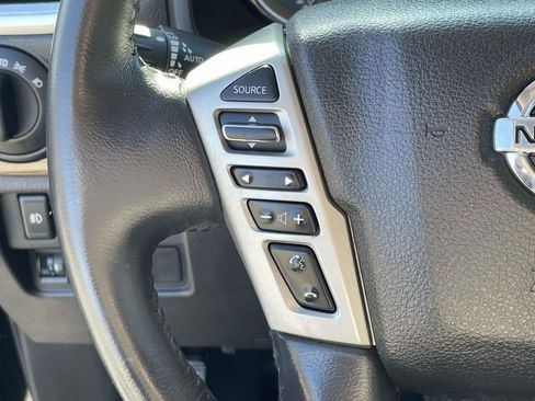 Used 2017 Nissan Titan SL image 19