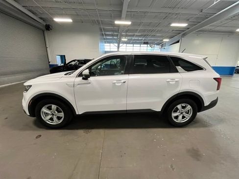 Used 2022 Kia Sorento LX FWD image 6