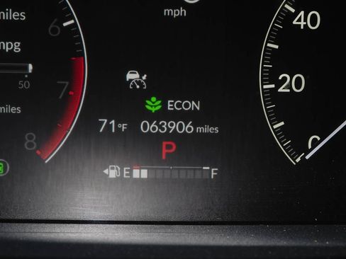 Used 2024 Honda Pilot Touring image 19
