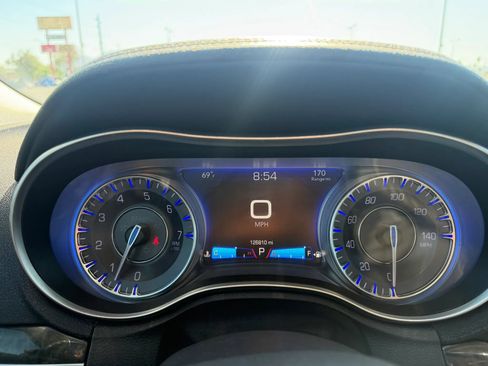 Used 2017 Chrysler 300 C RWD image 11