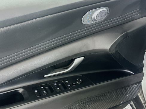 Used 2025 Hyundai Elantra Limited image 15