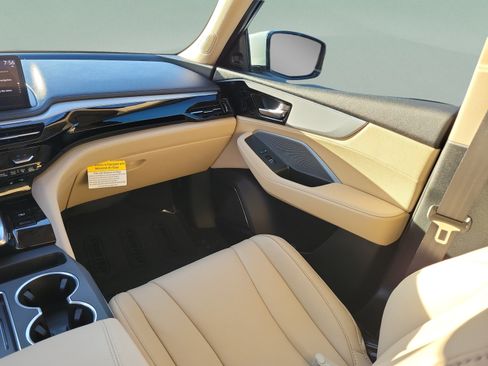Used 2025 Acura MDX FWD image 11