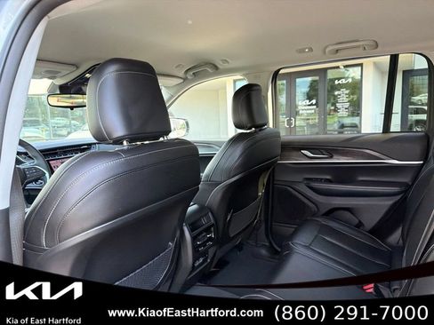 Used 2023 Jeep Grand Cherokee Limited AWD/4WD image 19