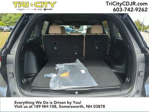 New 2025 Jeep Grand Cherokee Limited w/ Luxury Tech Group II image 37