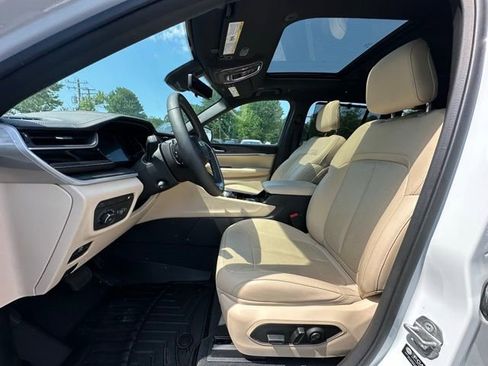 Used 2022 Jeep Grand Cherokee Limited 4xe w/ Luxury Tech Group II AWD/4WD image 25
