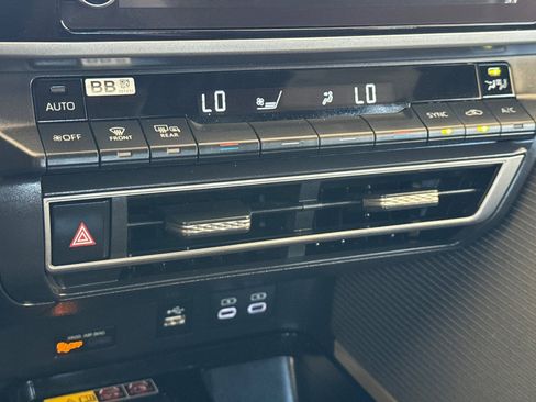 Used 2025 Toyota Camry SE w/ Convenience Package FWD image 19