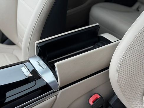 Used 2025 Mercedes-Benz GLC 300 4MATIC image 43