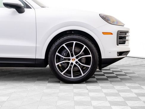 Used 2025 Porsche Cayenne image 36