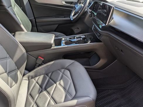 Used 2024 Volkswagen Atlas Cross Sport SE image 18