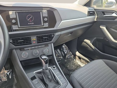 Used 2025 Volkswagen Atlas Cross Sport SE AWD/4WD image 19