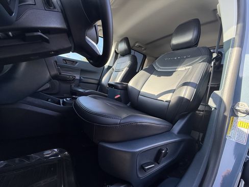 Used 2025 Ford Maverick Lariat w/ Black Appearance Package image 17