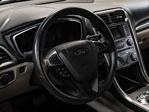 Used 2017 Ford Fusion SE FWD image 14