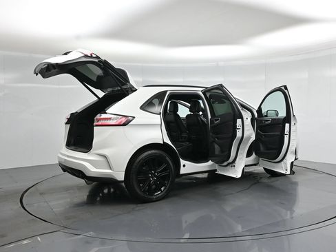 Certified 2020 Ford Edge ST-Line FWD image 6