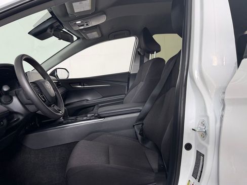 Used 2025 Toyota Camry LE image 21