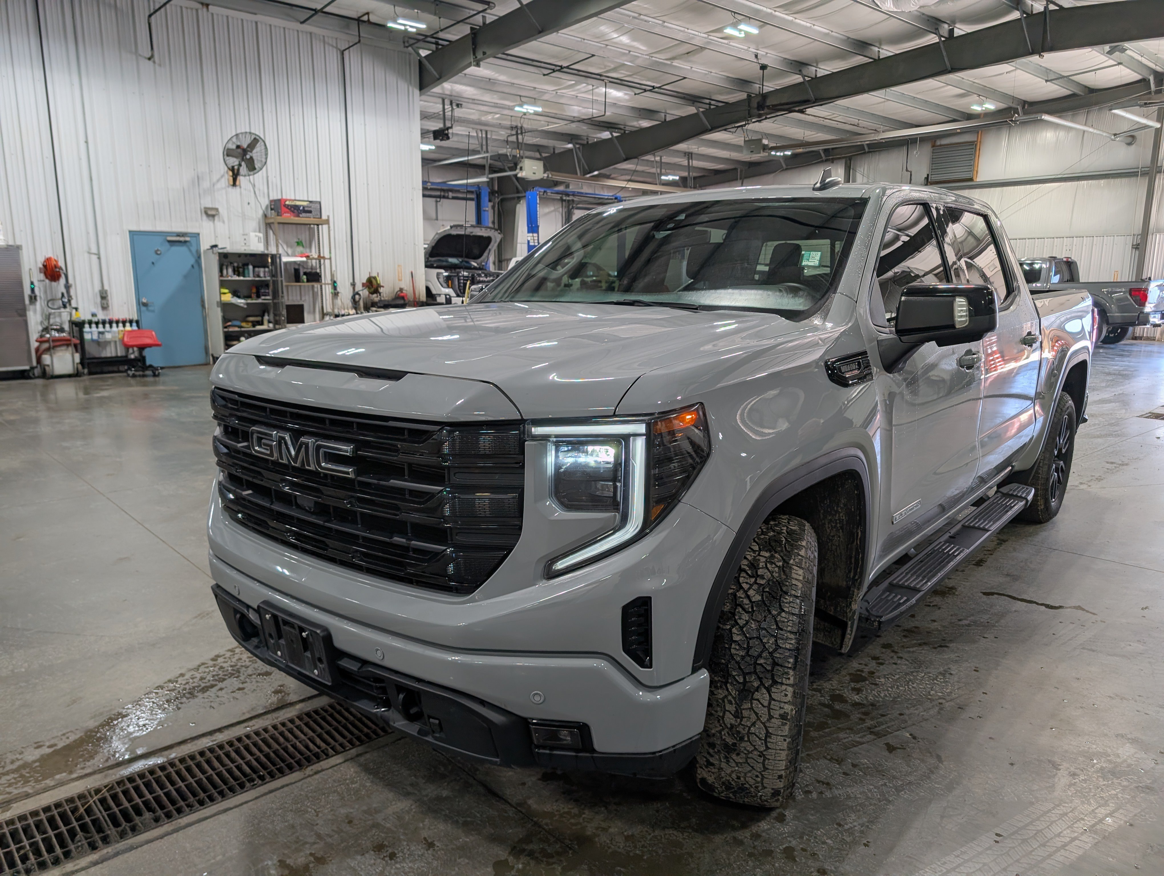 Used 2024 GMC Sierra 1500 Elevation w/ Elevation Premium Package AWD/4WD image 6