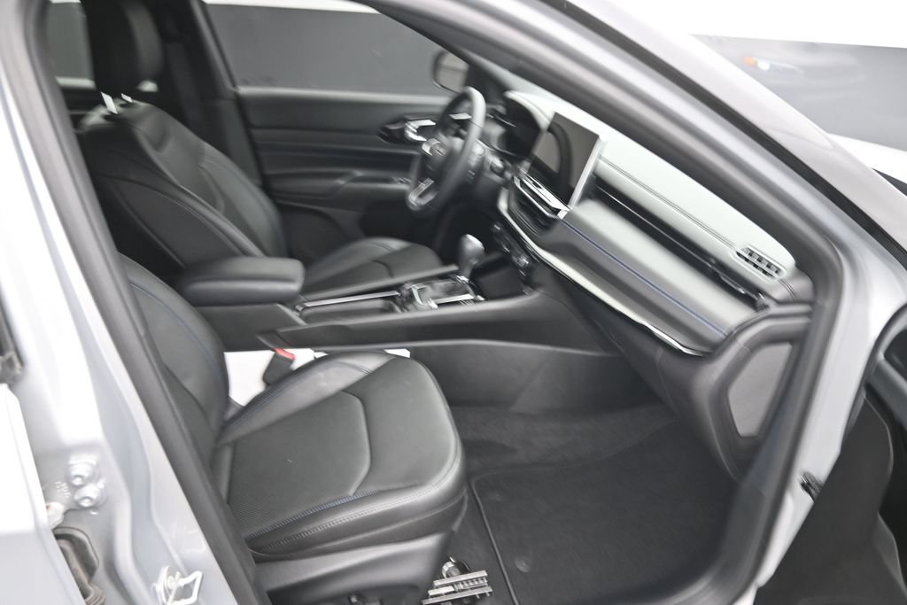 Used 2025 Jeep Compass Limited w/ Driver Assist Group I AWD/4WD image 11