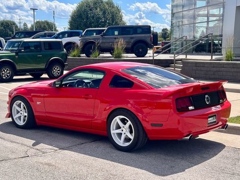Used 2006 Ford Mustang GT RWD image 4