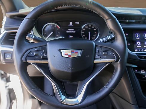 Used 2025 Cadillac XT6 Luxury FWD image 12