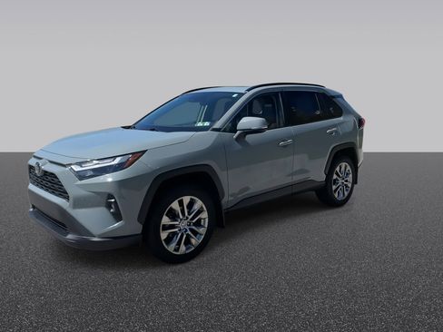 Used 2022 Toyota RAV4 XLE Premium AWD/4WD image 5