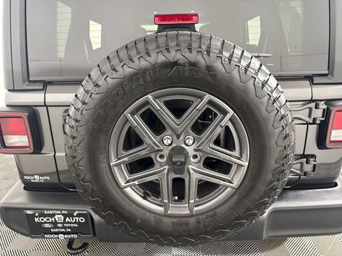 Used 2024 Jeep Wrangler Unlimited Sport AWD/4WD image 18