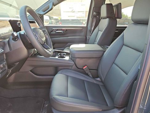 New 2026 Chevrolet Suburban Z71 w/ Z71 Off-Road Package AWD/4WD image 14