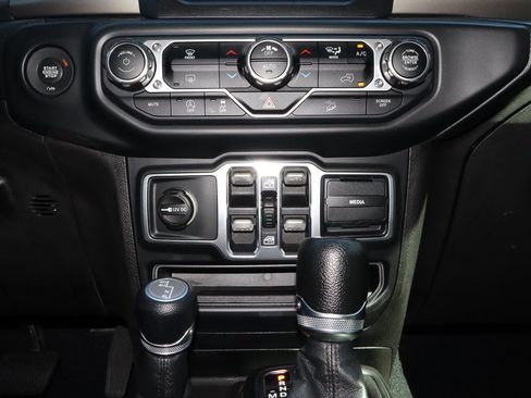Used 2018 Jeep Wrangler Unlimited Sport S AWD/4WD image 11