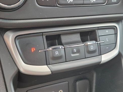 Used 2022 GMC Terrain SLE FWD image 11
