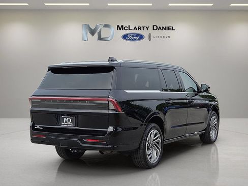 Used 2025 Lincoln Navigator L Reserve AWD/4WD image 5