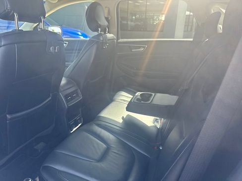 Used 2019 Ford Edge Titanium FWD image 8