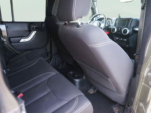 Used 2016 Jeep Wrangler Unlimited Rubicon w/ Max Tow Package AWD/4WD image 14