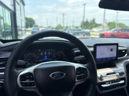 Used 2023 Ford Explorer XLT w/ Equipment Group 202A AWD/4WD image 20