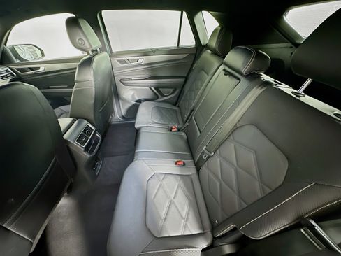 Used 2024 Volkswagen Atlas Cross Sport SE image 28