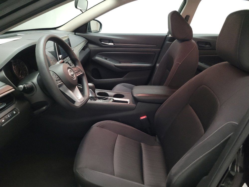 Used 2025 Nissan Altima 2.5 SV FWD image 17