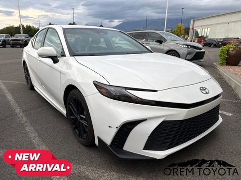 Used 2025 Toyota Camry SE FWD image 6