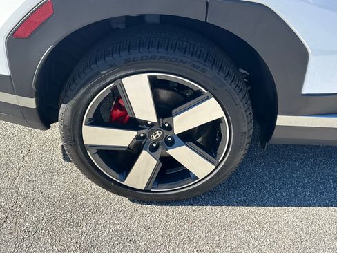 Used 2024 Hyundai Santa Fe Limited image 17