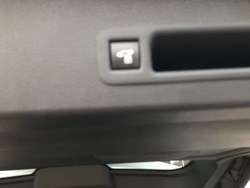 Certified 2025 Toyota Sienna XSE image 33